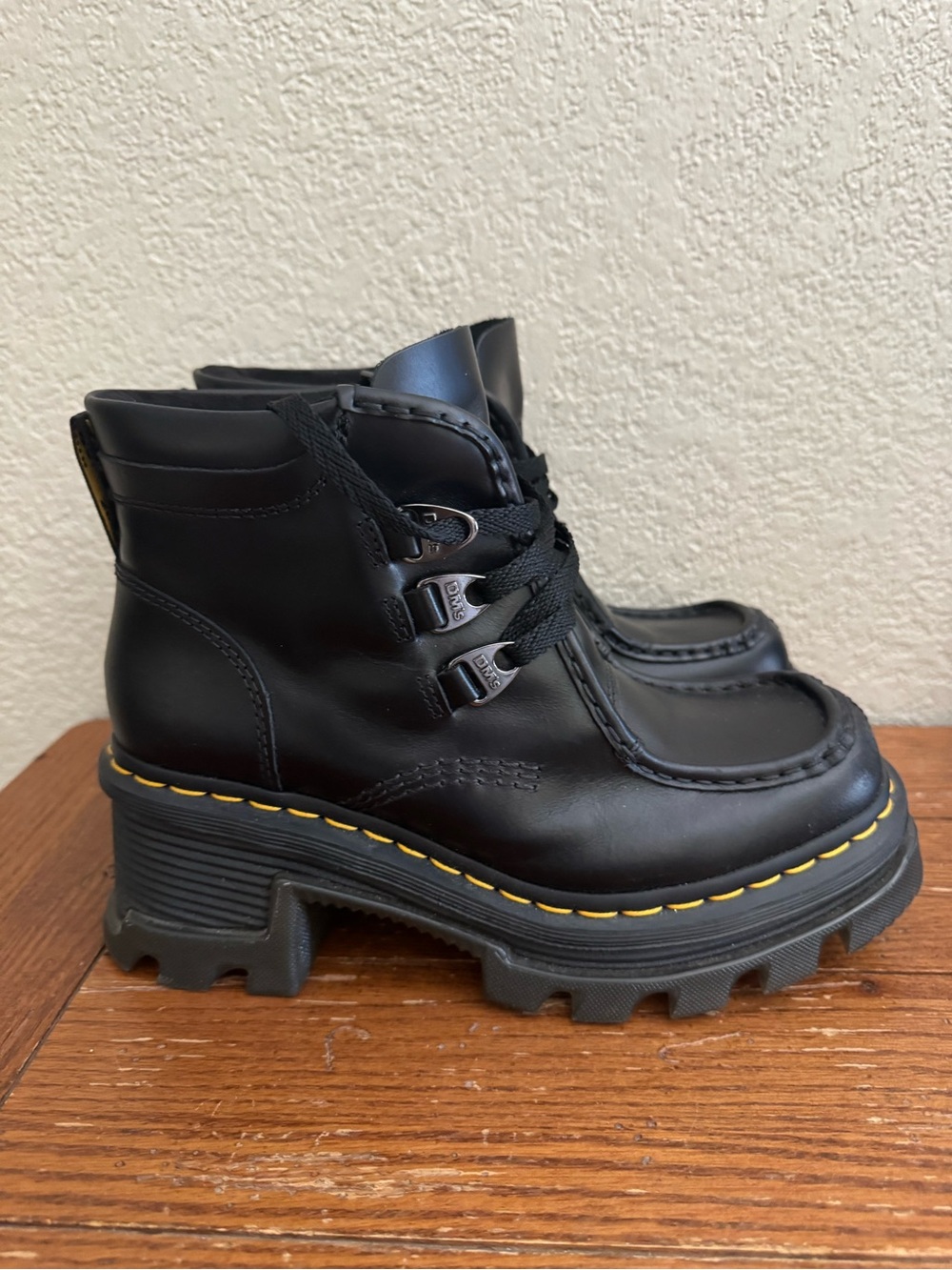 W Sz. 8 Dr. Martens CORRAN 3-EYE Atlas Leather Heeled Lug-sole Boots Grunge Goth